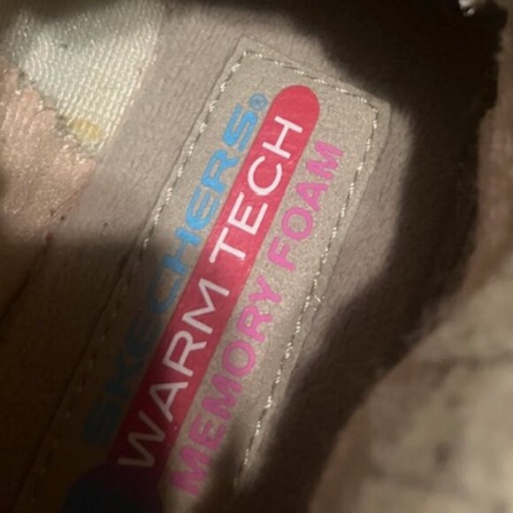 This is a pair of Skechers Women's Sport Synergy - Winter Nights boot. - Picture 2 of 3